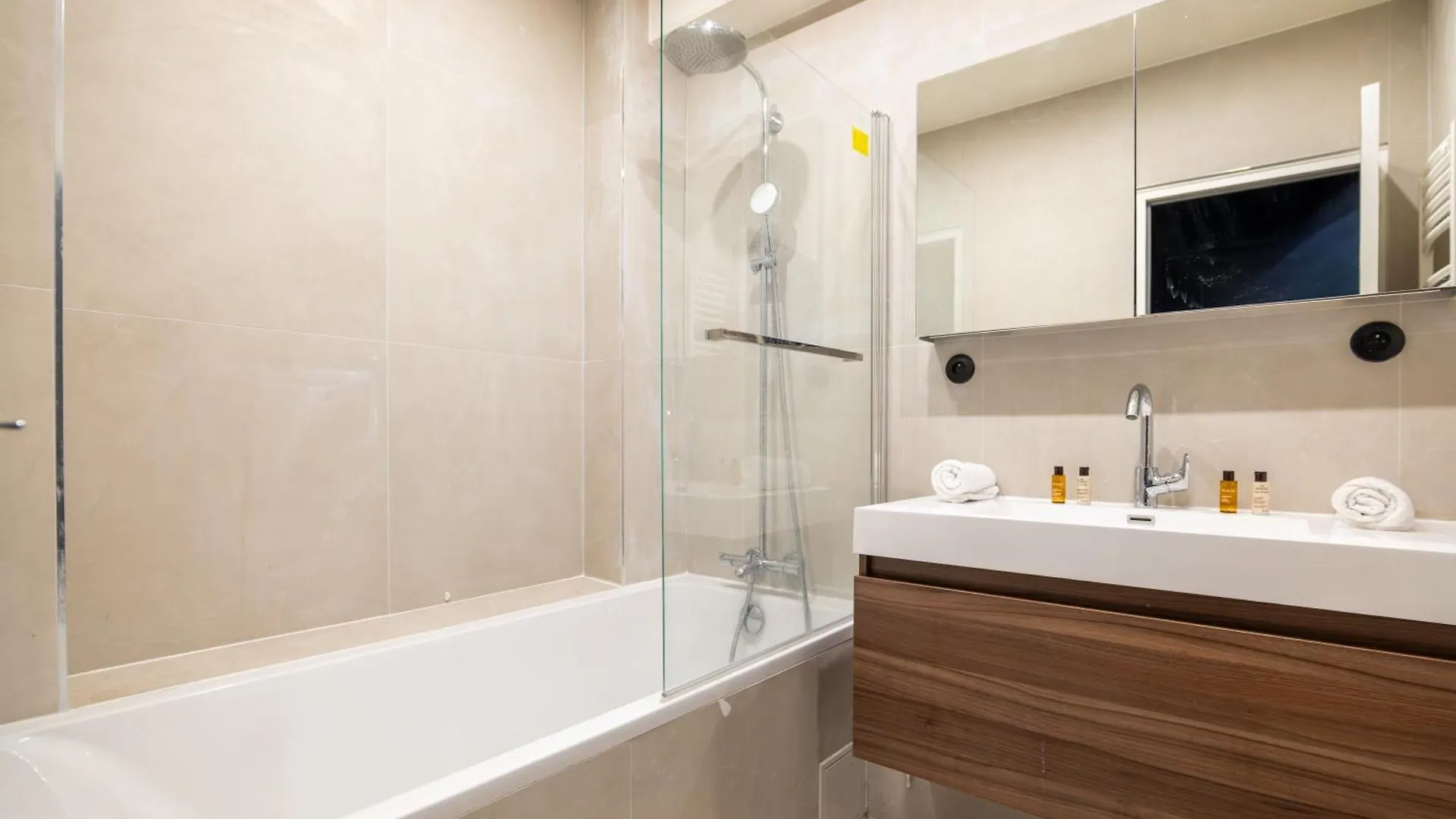 Veeve - Footsteps From Trocadero Apartment Paris